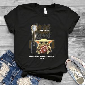 Baby Yoda L S U Tigeer Collegee Football Playoff Nationall Championship 2020 Tee – New Champion 2020 L S U Tigers Yoda Baby Handmade Shirt_012_014