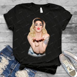 Adore Delano-Kiss - Gift Idea Shirt For Men Tee For Women Classic Retro Vintage Graphic T-Shirt