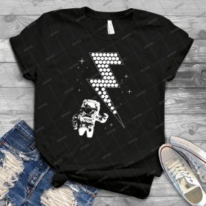 Astronaute - Gift Idea Shirt For Men Tee For Women Classic Retro Vintage Graphic T-Shirt