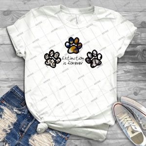 Big Cat Paws 32 - Gift Idea Shirt For Men Tee For Women Classic Retro Vintage Graphic T-Shirt
