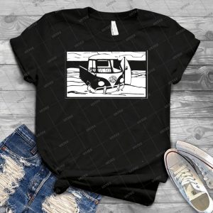 Black And White Bus At The Beach - Gift Idea Shirt For Men Tee For Women Classic Retro Vintage Graphic T-Shirt