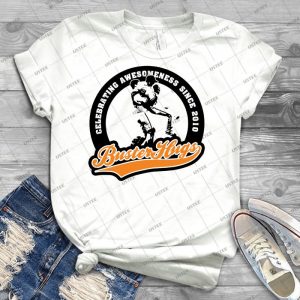Buster Hugs 17 - Best Unisex Trending Handmade T-shirt Gift Idea For Men T-shirt For Woman