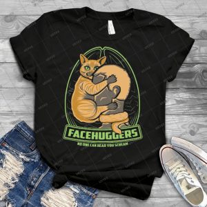 Facehuggers - Gift Idea Shirt For Men Tee For Women Classic Retro Vintage Graphic T-Shirt