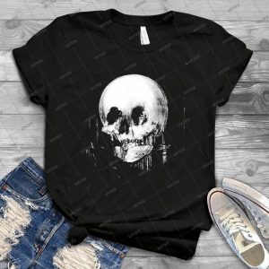 Femme Avec Halloween Skull Reflection In Mirror 85 - Vintage Men's Shirt Tshirt For Women Classic Handmade Shirt Retro Graphic Tee