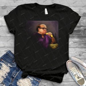 Frank Reynolds With Banana - Best Unisex Trending Handmade T-shirt Gift Idea For Men T-shirt For Woman