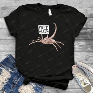 Free Hugs - Gift Idea Shirt For Men Tee For Women Classic Retro Vintage Graphic T-Shirt