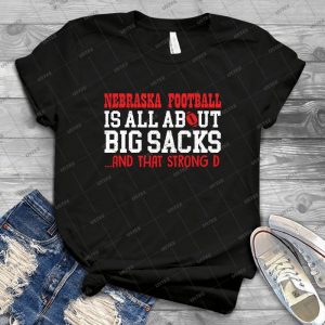 Funny Nebraska Football Design - Gift Idea Shirt For Men Tee For Women Classic Retro Vintage Graphic T-Shirt