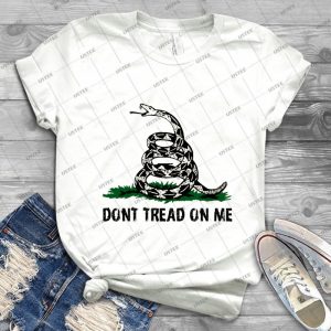 Gadsden Flag Dont Tread On Me - Gift Idea Shirt For Men Tee For Women Classic Retro Vintage Graphic T-Shirt