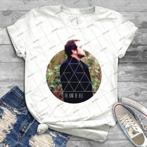 Hipster Crowley - Gift Idea Shirt For Men Tee For Women Classic Retro Vintage Graphic T-Shirt