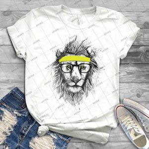 Hipster Lion - Gift Idea Shirt For Men Tee For Women Classic Retro Vintage Graphic T-Shirt