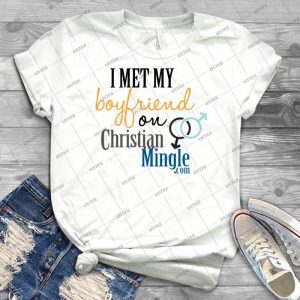 I Met My Boyfriend On Christianmingle-Com - Gift Idea Shirt For Men Tee For Women Classic Retro Vintage Graphic T-Shirt