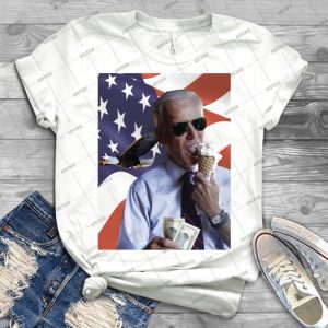 Joe Biden Loves America  Ice Cream - Gift Idea Shirt For Men Tee For Women Classic Retro Vintage Graphic T-Shirt