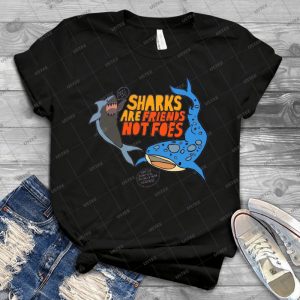 Les Requins Sont Des Amis, Pas Des Ennemis 26 - Vintage Men's Shirt Tshirt For Women Classic Handmade Shirt Retro Graphic Tee