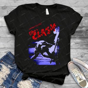 London Calling - Gift Idea Shirt For Men Tee For Women Classic Retro Vintage Graphic T-Shirt