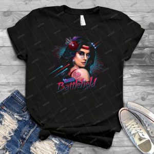 Love Is A Battlefield - Gift Idea Shirt For Men Tee For Women Classic Retro Vintage Graphic T-Shirt