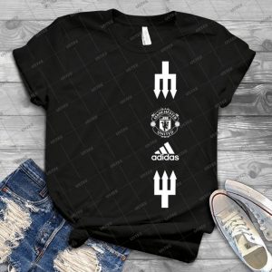 Manchester United - Gift Idea Shirt For Men Tee For Women Classic Retro Vintage Graphic T-Shirt