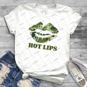 Mash Hot Lips - Gift Idea Shirt For Men Tee For Women Classic Retro Vintage Graphic T-Shirt