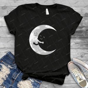 Moon Hug - Best Unisex Trending Handmade T-shirt Gift Idea For Men T-shirt For Woman