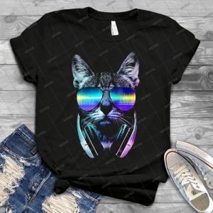 Music Lover Cat - Gift Idea Shirt For Men Tee For Women Classic Retro Vintage Graphic T-Shirt
