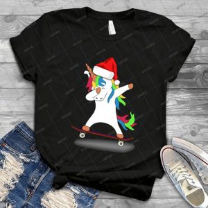 Navidad Dabbing Unicornio Santa Skateboard Tshirt Xmas Tee - Gift Idea Shirt For Men Tee For Women Classic Retro Vintage Graphic T-Shirt