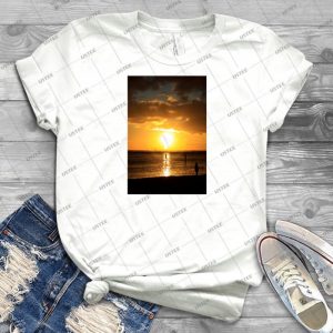 Paddle Boarding Ala Moana - Gift Idea Shirt For Men Tee For Women Classic Retro Vintage Graphic T-Shirt