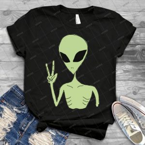 Peace Alien - Gift Idea Shirt For Men Tee For Women Classic Retro Vintage Graphic T-Shirt