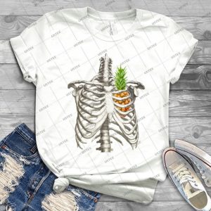Pineapple Heart - Gift Idea Shirt For Men Tee For Women Classic Retro Vintage Graphic T-Shirt