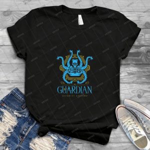 Protegido Por Guardian Security - Gift Idea Shirt For Men Tee For Women Classic Retro Vintage Graphic T-Shirt