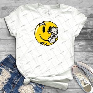 Smiley Face Skull - Gift Idea Shirt For Men Tee For Women Classic Retro Vintage Graphic T-Shirt