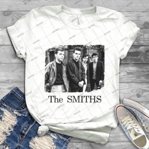 Smiths T Shirt - Gift Idea Shirt For Men Tee For Women Classic Retro Vintage Graphic T-Shirt