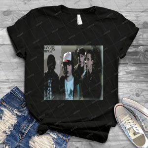 Stranger Things Gang - Gift Idea Shirt For Men Tee For Women Classic Retro Vintage Graphic T-Shirt
