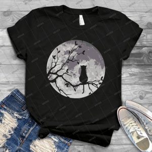 The Cat And The Moon - Gift Idea Shirt For Men Tee For Women Classic Retro Vintage Graphic T-Shirt