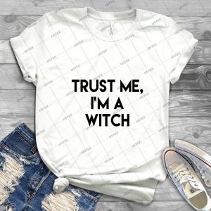 Vertrau Mir Ich Bin Eine Hexe - Gift Idea Shirt For Men Tee For Women Classic Retro Vintage Graphic T-Shirt
