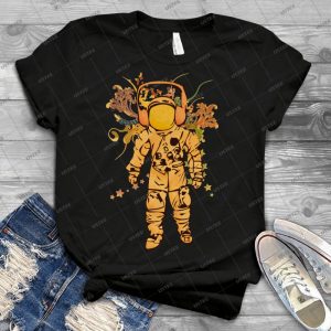 Vintage Spaceman 33 - Best Unisex Trending Handmade T-shirt Gift Idea For Men T-shirt For Woman