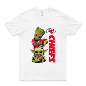 Baby Yôdás And Baby Groot Hug Kánsás Cítý Chíéfs Graphic T Shirt For Men Dmblack Design Shirts